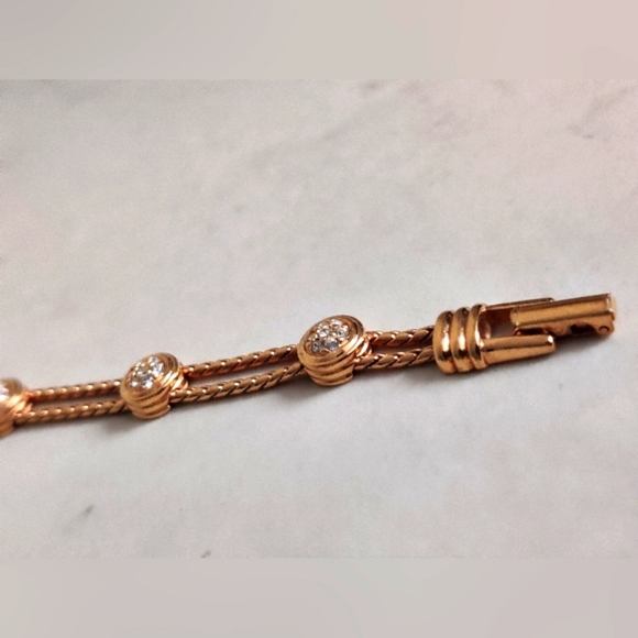 Dazzling Swarovski Swan Bracelet - Picture 11 of 13